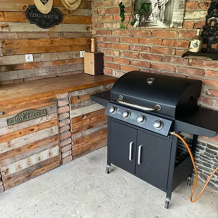 Alojamento de Acomodação e Pequeno-almoço Galleria 3*